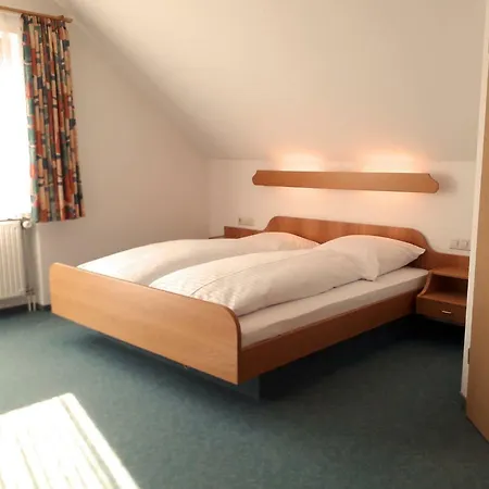Brachfeld Zehneins Gastezimmer 招待所
